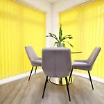 Daire Cohost Partners Cozy Retreat Near Cardiff Bay Bristol